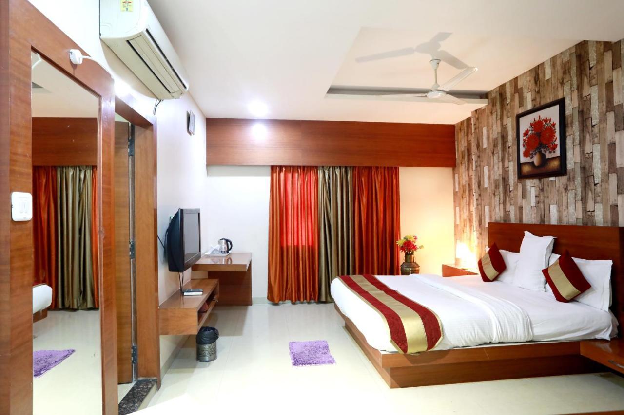 Hotel Shri Khedapati International Dewas Exterior foto